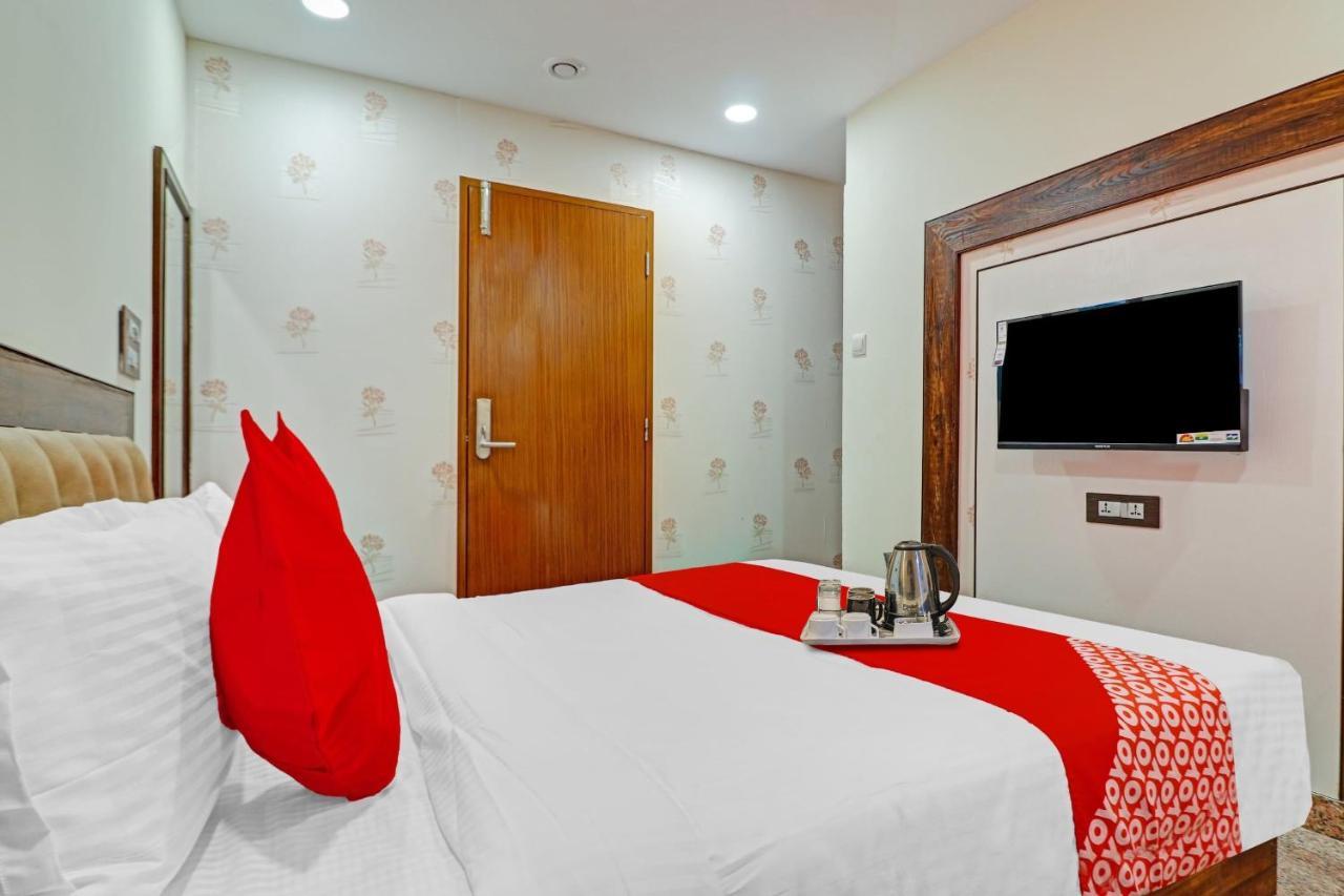 Heavens Inn Near Rasoolpura Metro Station Hyderabad Exterior foto