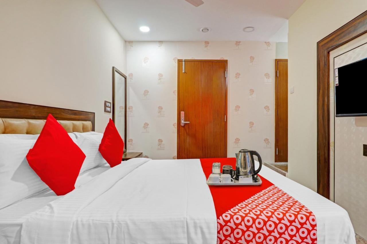 Heavens Inn Near Rasoolpura Metro Station Hyderabad Exterior foto