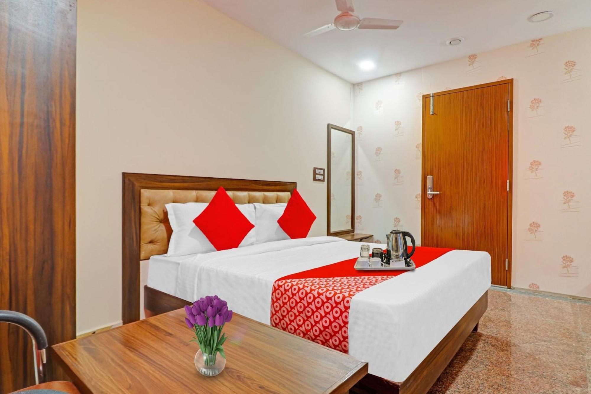 Heavens Inn Near Rasoolpura Metro Station Hyderabad Exterior foto