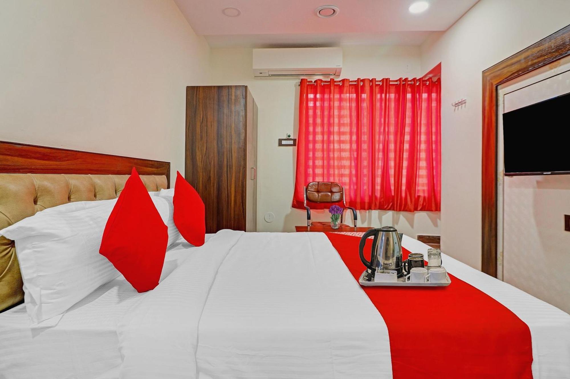 Heavens Inn Near Rasoolpura Metro Station Hyderabad Exterior foto