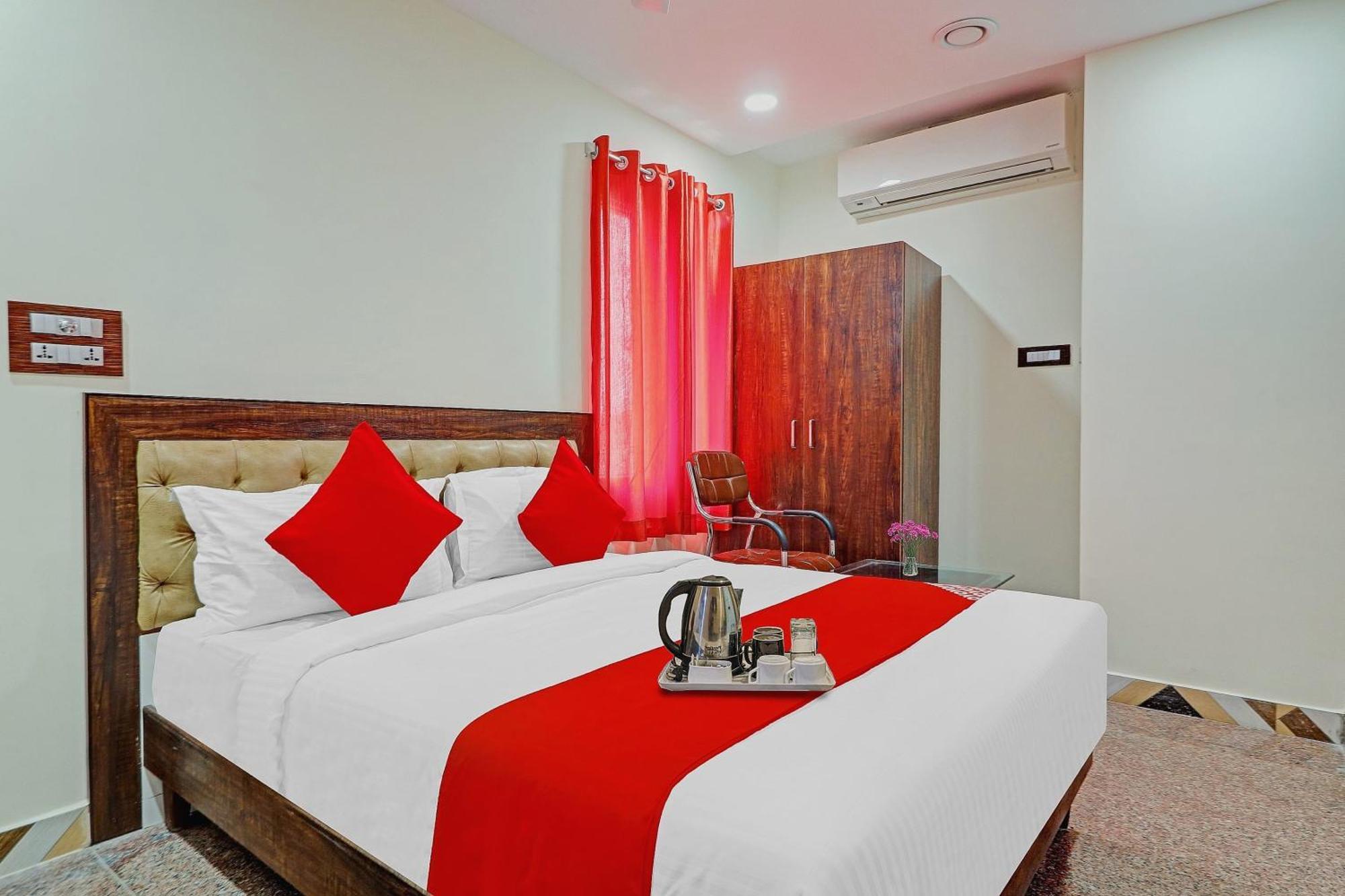 Heavens Inn Near Rasoolpura Metro Station Hyderabad Exterior foto