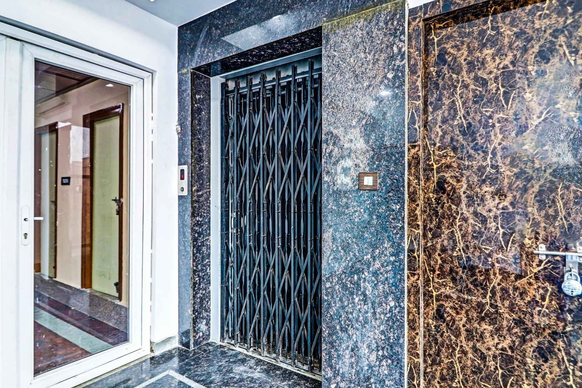 Heavens Inn Near Rasoolpura Metro Station Hyderabad Exterior foto