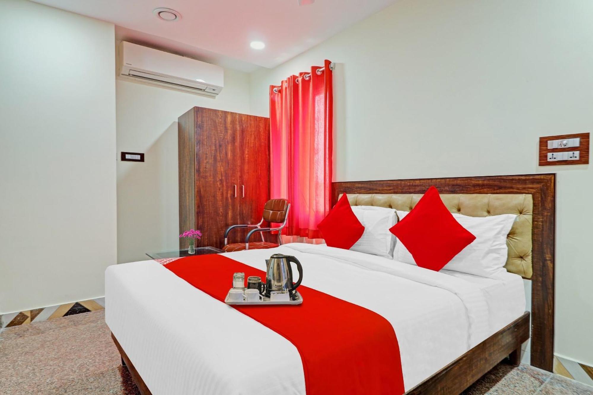 Heavens Inn Near Rasoolpura Metro Station Hyderabad Exterior foto