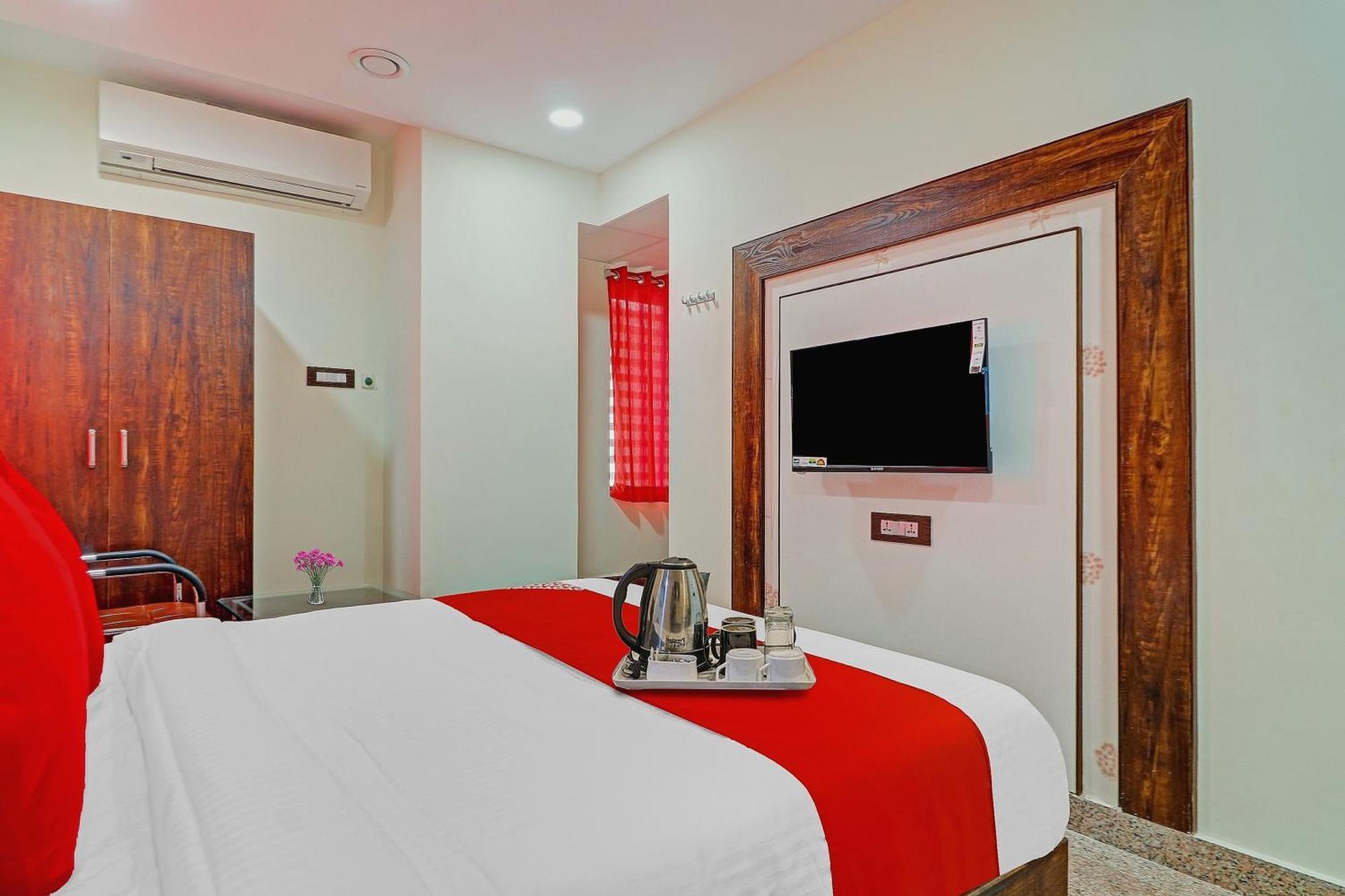 Heavens Inn Near Rasoolpura Metro Station Hyderabad Exterior foto