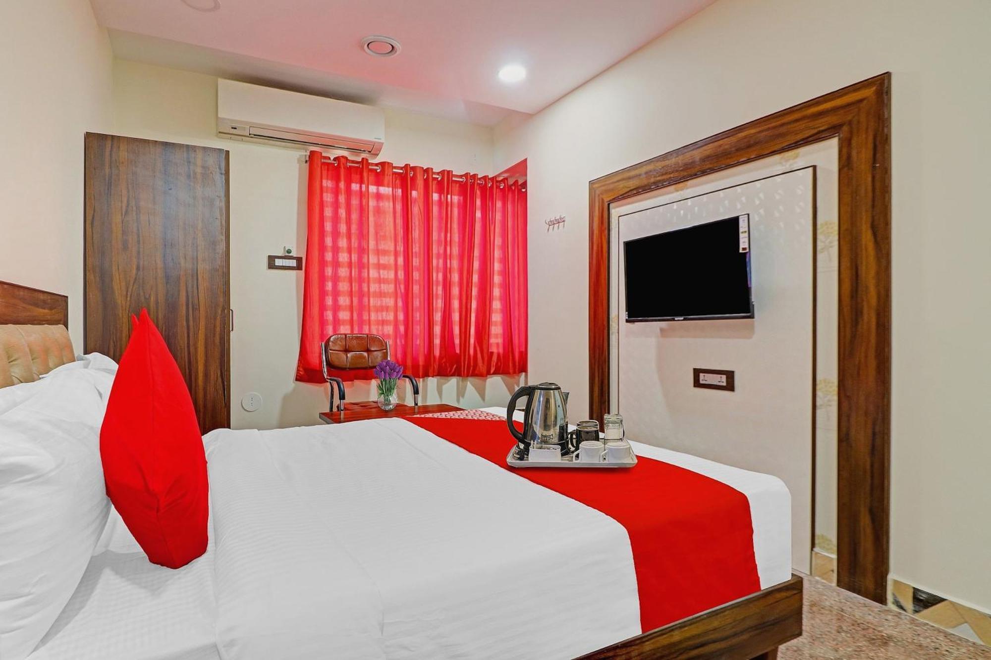 Heavens Inn Near Rasoolpura Metro Station Hyderabad Exterior foto